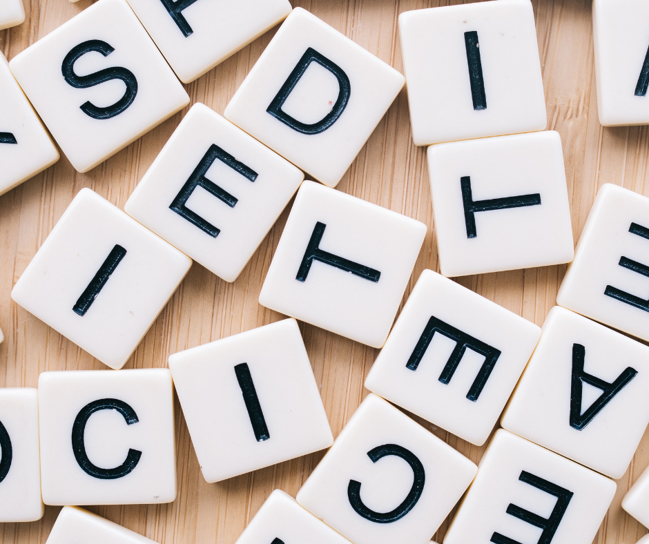 Słownik korporacyjny (czyli „z korpo na ludzki”)